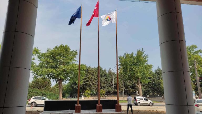 Ahşap Bayrak Direkleri Yalova Ticaret ve Sanayi Odası