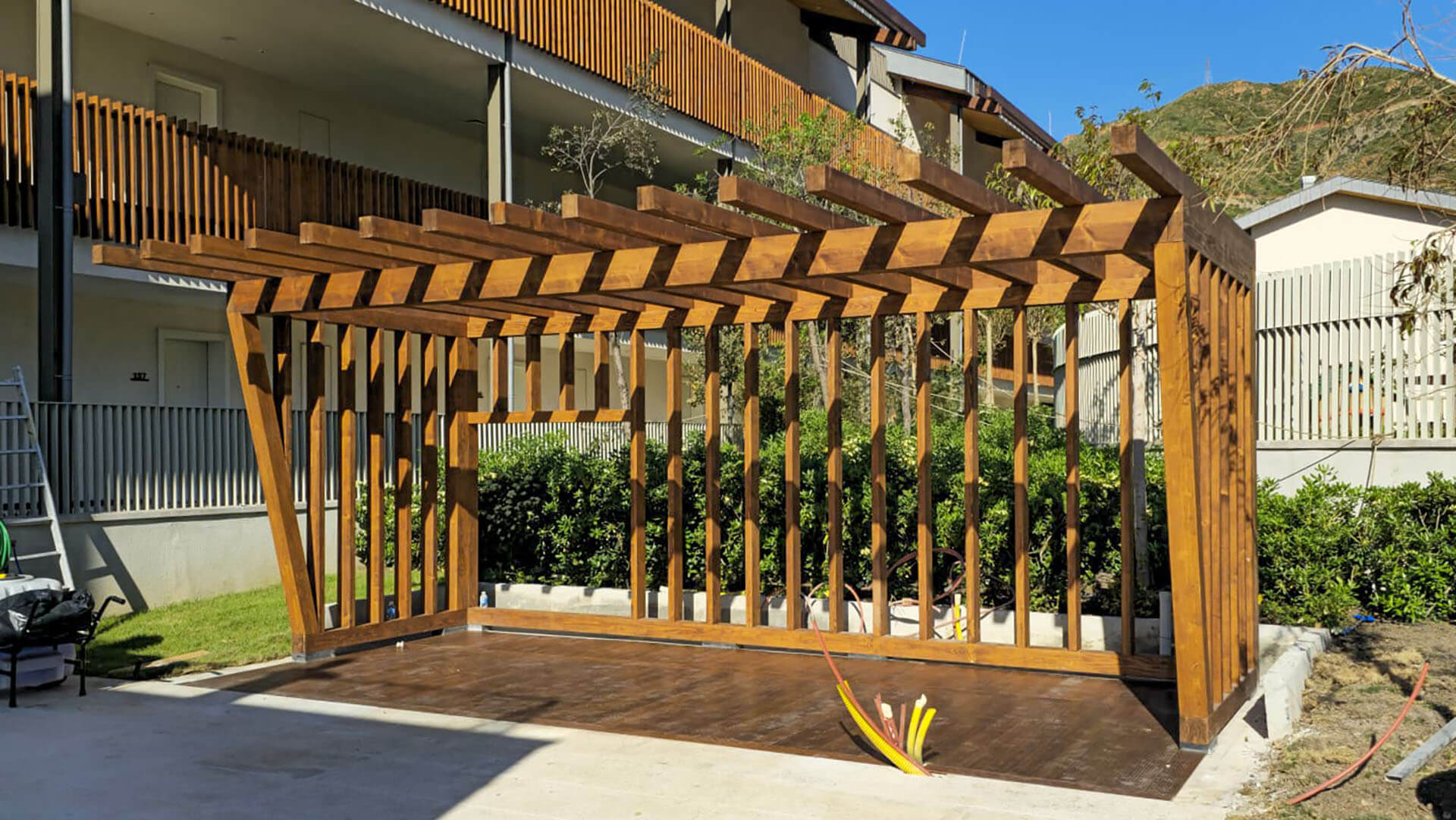 İş Bankası Marmaris Eğitim ve Dinlenme Tesisi - Açık Mutfak Pergola Strüktürü
