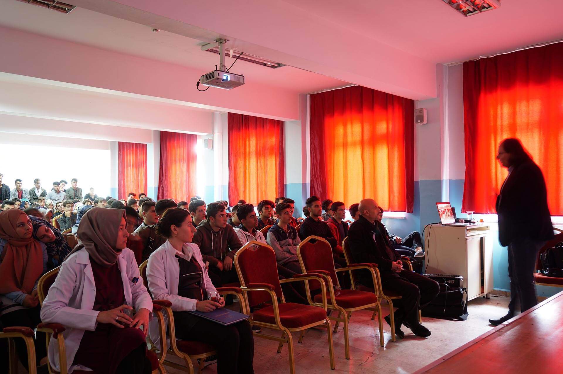 Sultanbeyli Çok Programlı Anadolu Lisesi’nde Ahşap Yapılar Hakkında Sunum