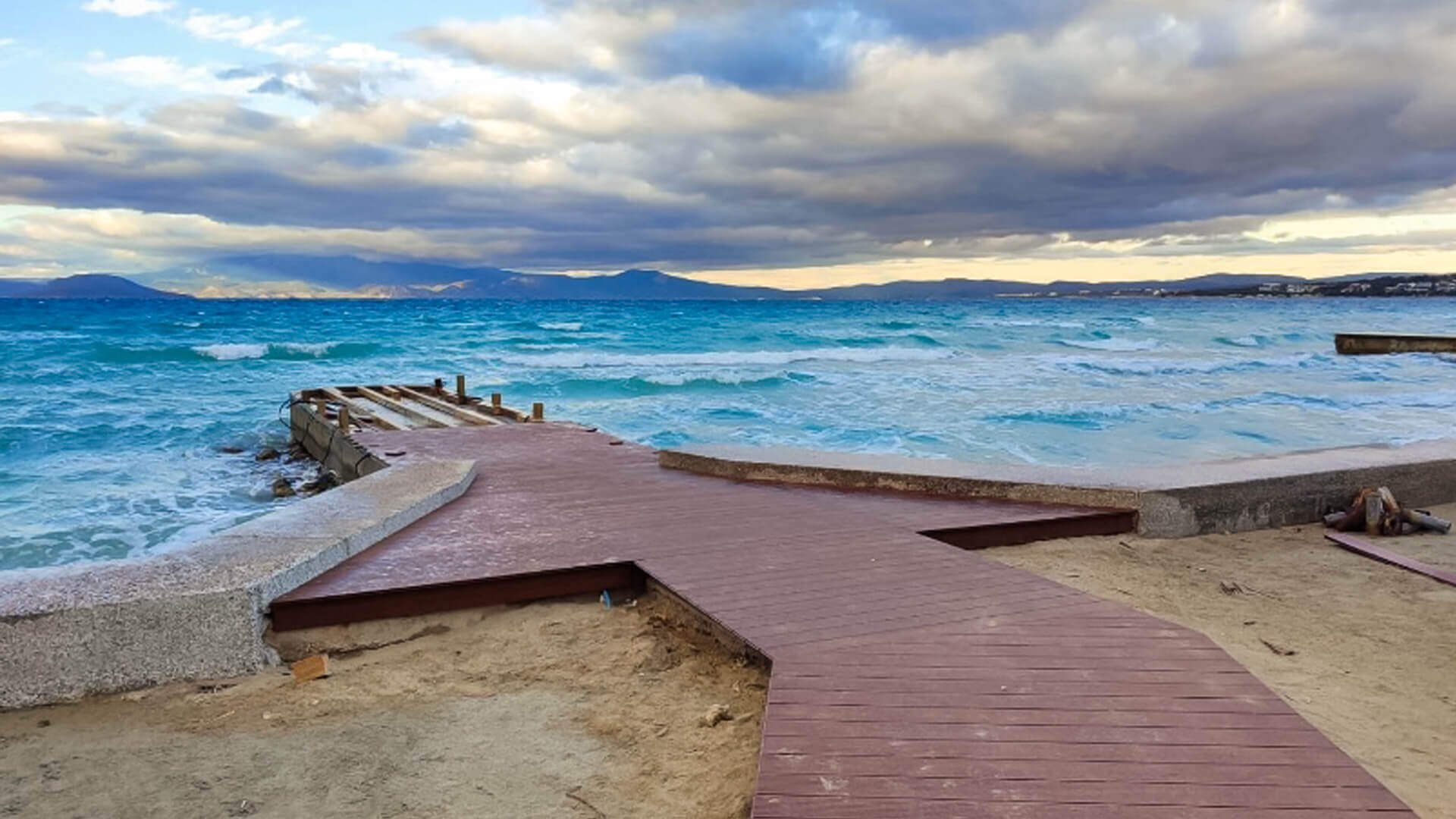 İzmir Çeşme İş Bankası Dinlenme Tesisleri Bambudeck Uygulaması