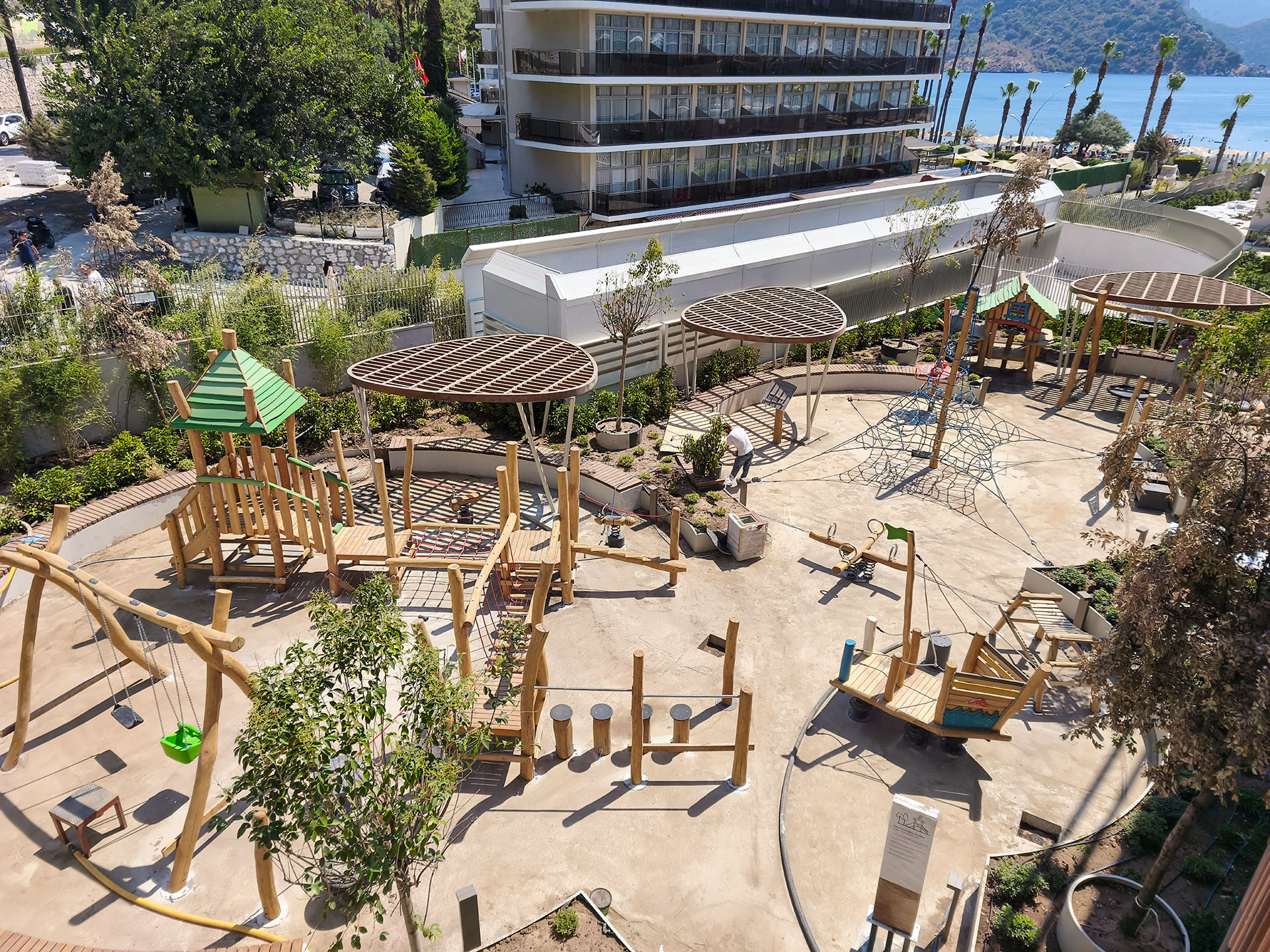 İş Bankası Eğitim ve Dinlenme Tesisi - Peyzaj Pergolaları