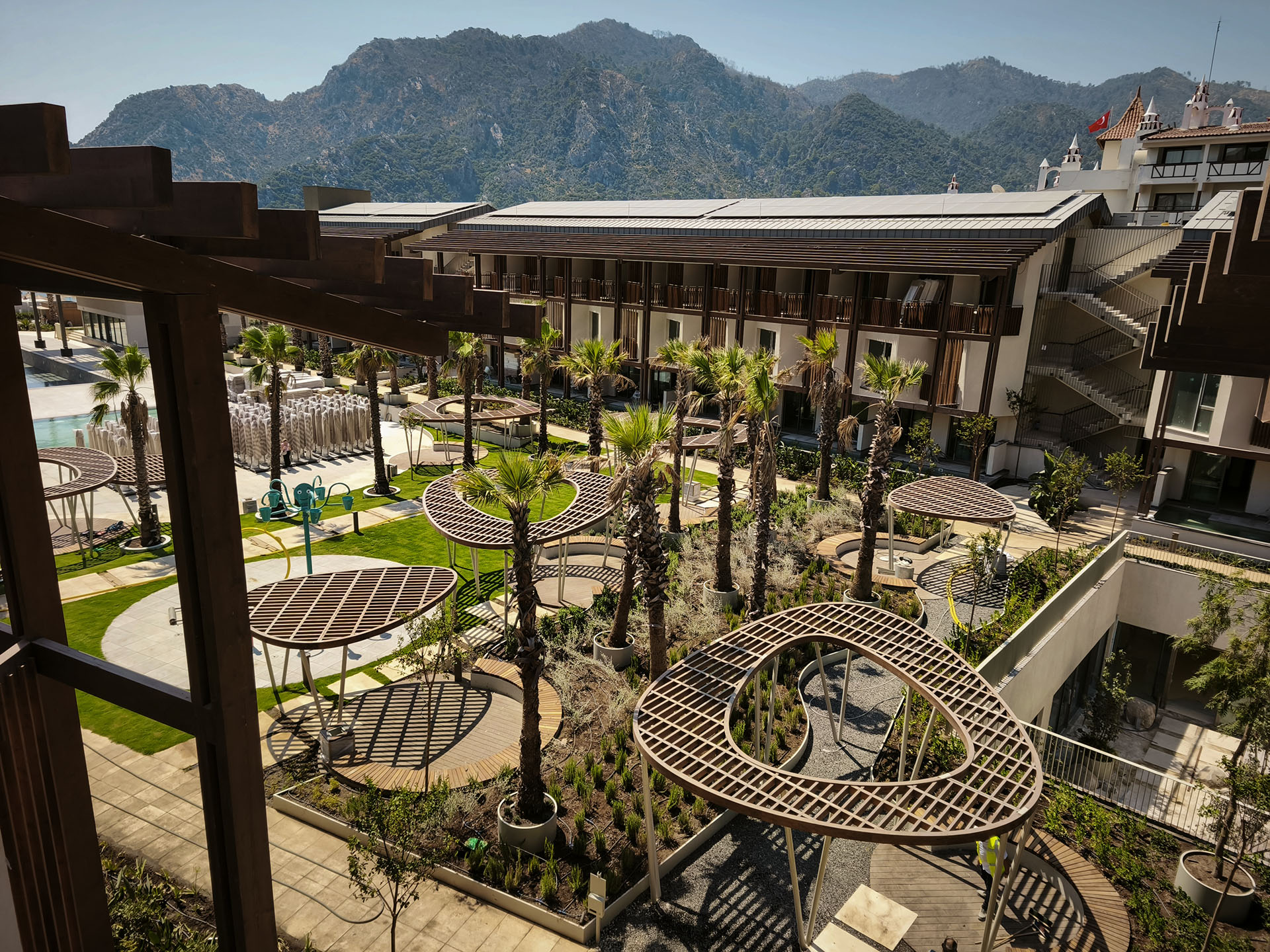 İş Bankası Eğitim ve Dinlenme Tesisi - Peyzaj Pergolaları