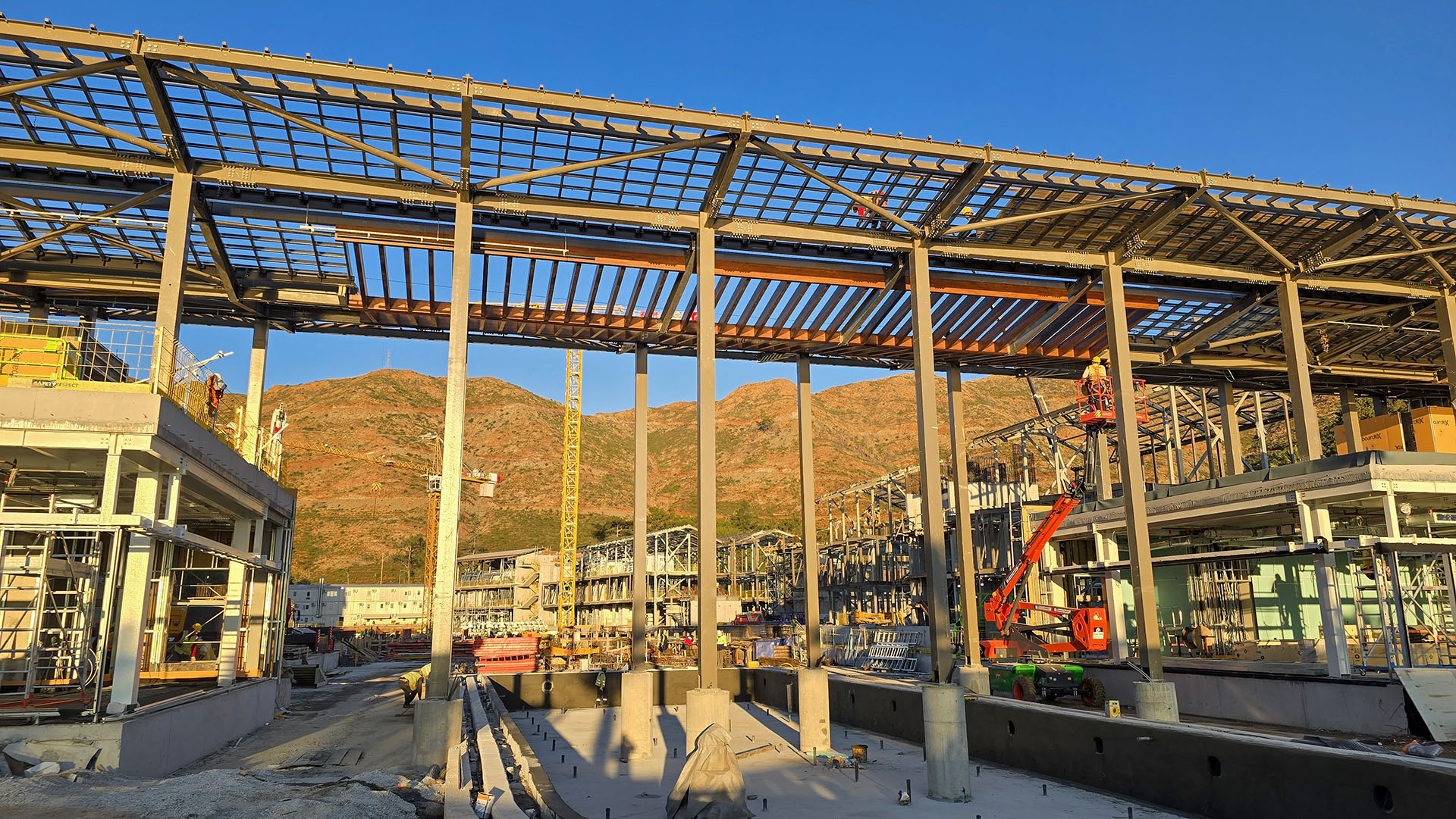 İş Bankası Eğitim ve Dinlenme Tesisi - Restoran Bloğu Ters Çatı Kanopi Strüktürü