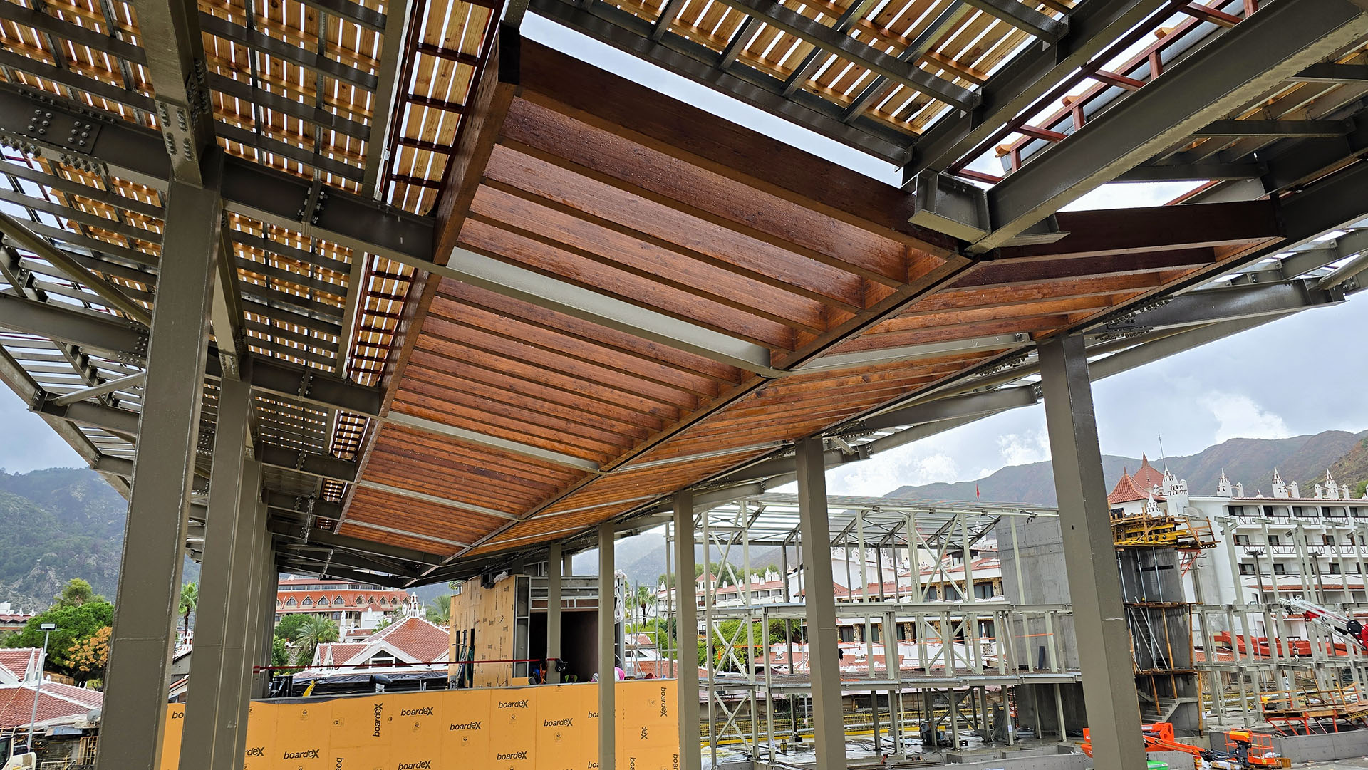 İş Bankası Eğitim ve Dinlenme Tesisi - Restoran Bloğu Ters Çatı Kanopi Strüktürü